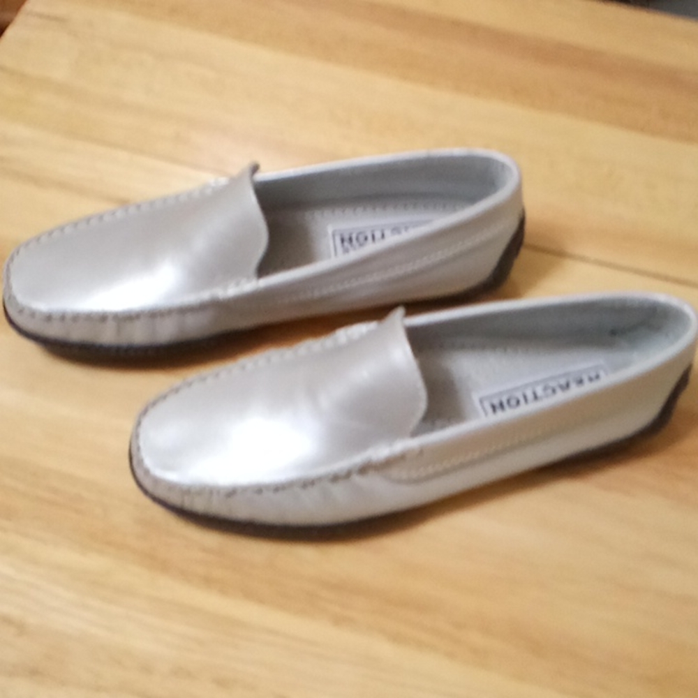 Kenneth Cole Reaction Silver, 5.5 M Leather Loafers